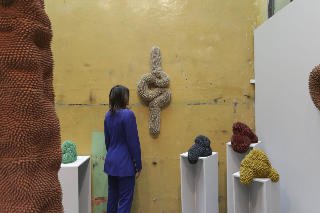 Saloncito, el taller de arte para niñas y niños, permite que las infancias exploren el arte contemporáneo a través del juego, la observación y la creación. Foto: Cortesía