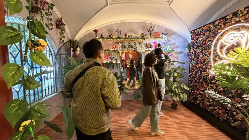 El Invernadero de la experiencia inmersiva de flores de bloques armables.