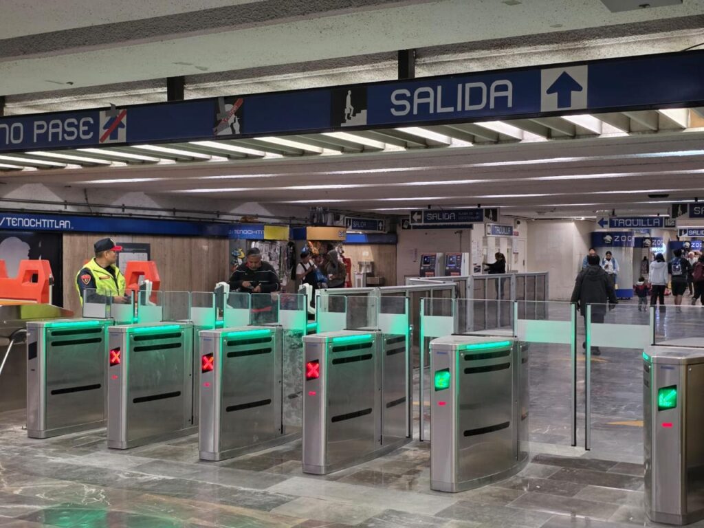 Puertas automáticas en el Metro