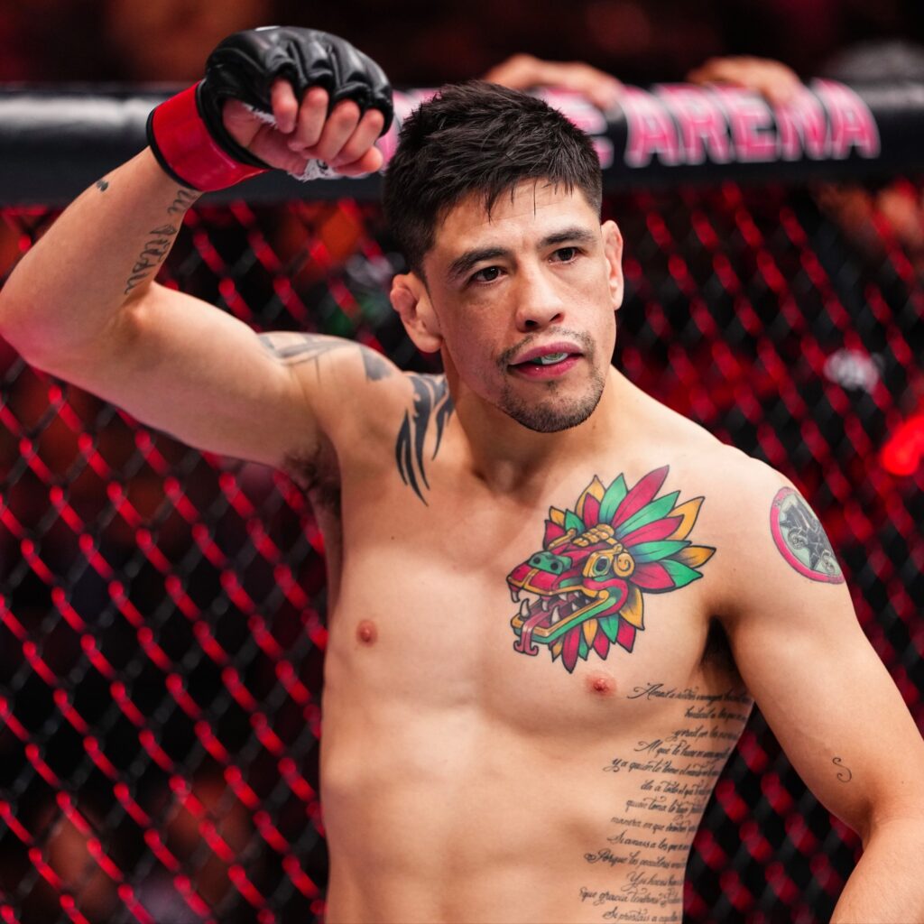 Brandon Moreno en pelea.