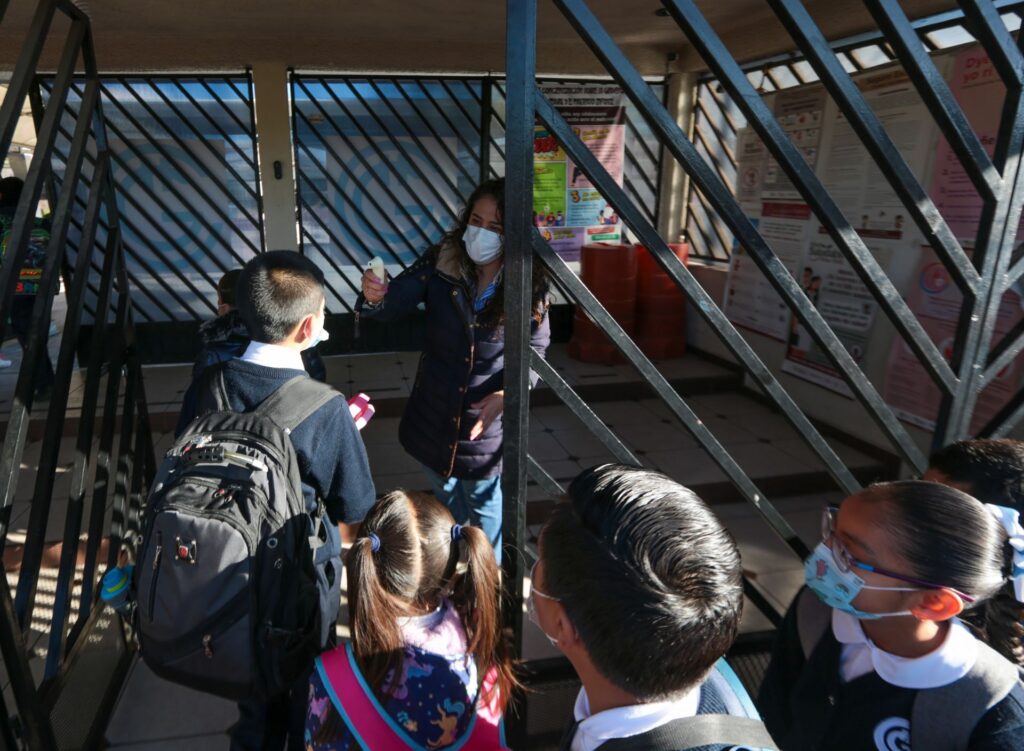 ¿Hay que usar cubrebocas en las escuelas por el sarampión?