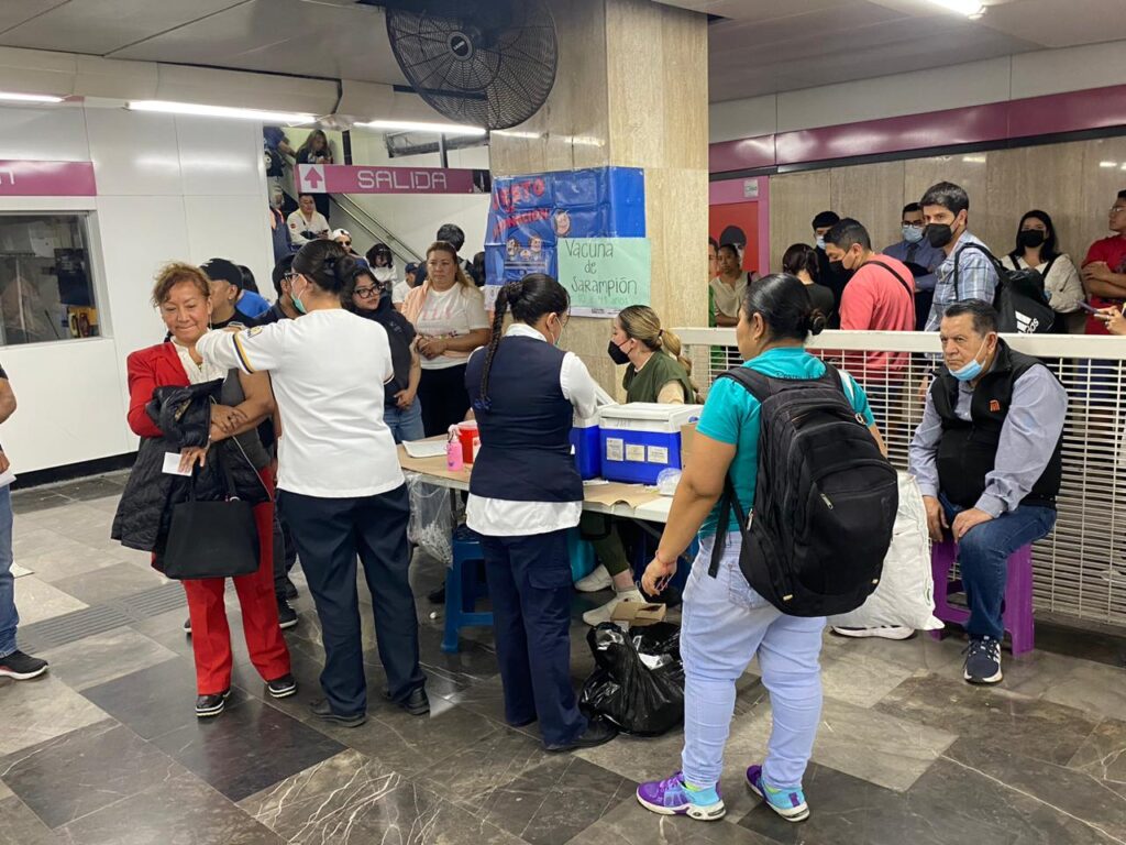 Módulos de vacuna contra el sarampión en CDMX