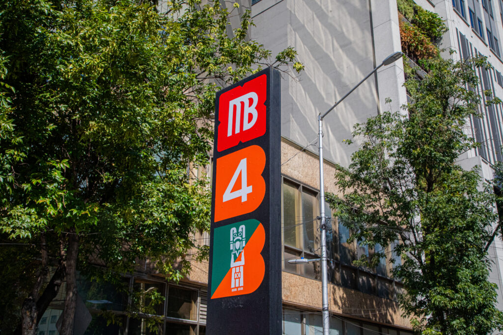 De dónde sale el Metrobús que va al AICM