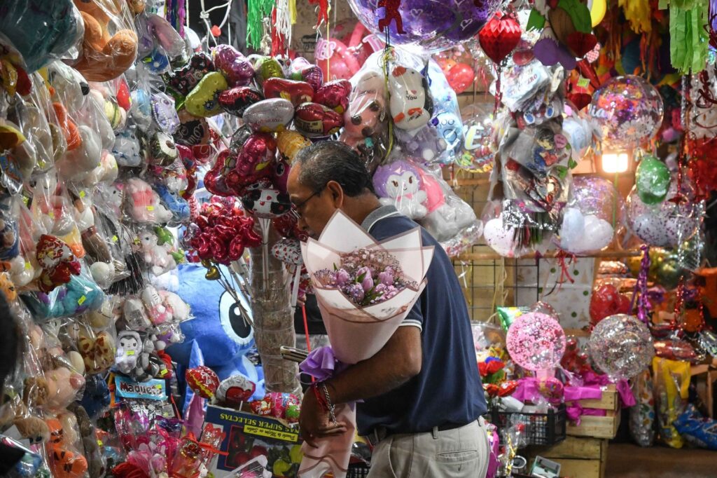 Las experiencias y los objetos de uso diario ganan terreno como alternativas de regalo durante el 14 de febrero en la CDMX.