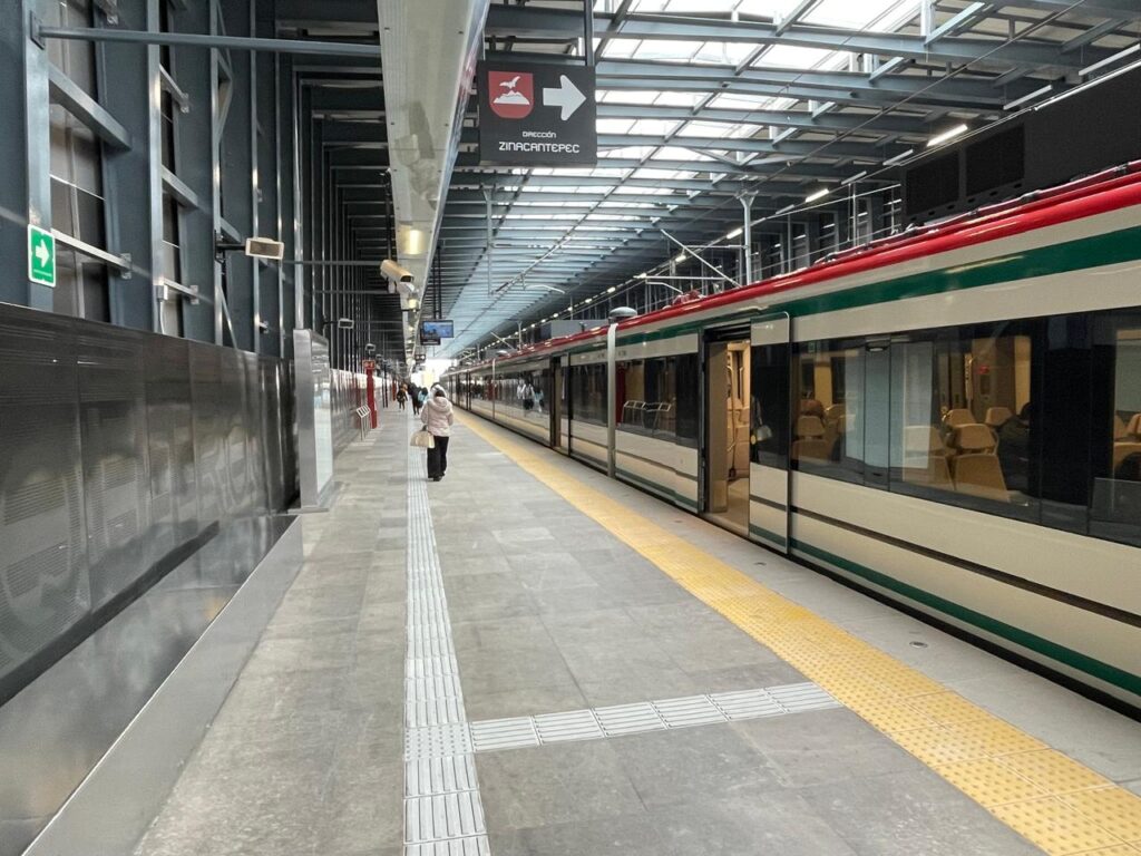 Tren Interurbano México-Toluca