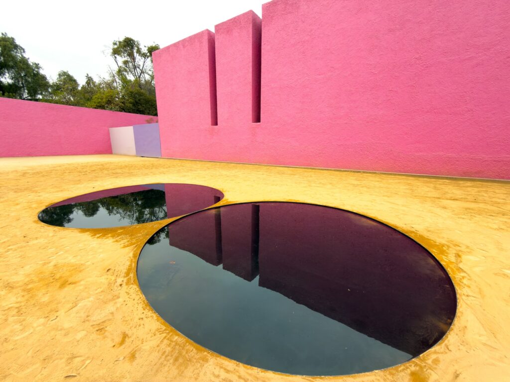 Untitle (Sagitario), obra de Félix González-Torres que consta de dos espejos de agua.