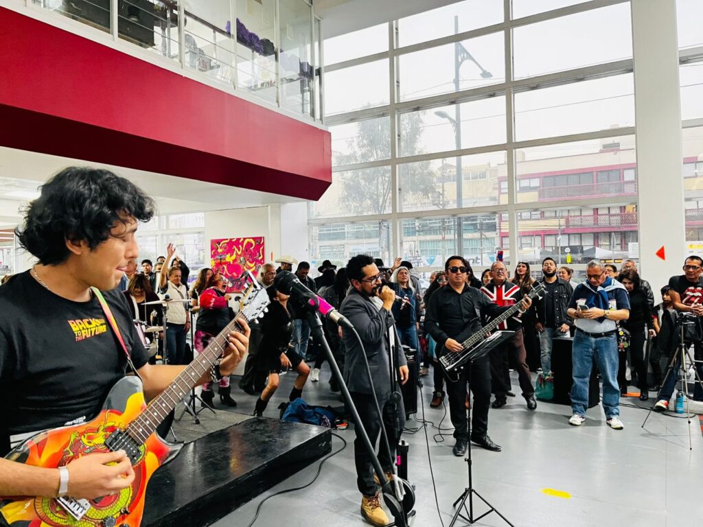 La Feria del Rock incendiará el escenario del Centro Cultural Futurama con tributos épicos y bandas locales que te harán cantar de principio a fin. 
