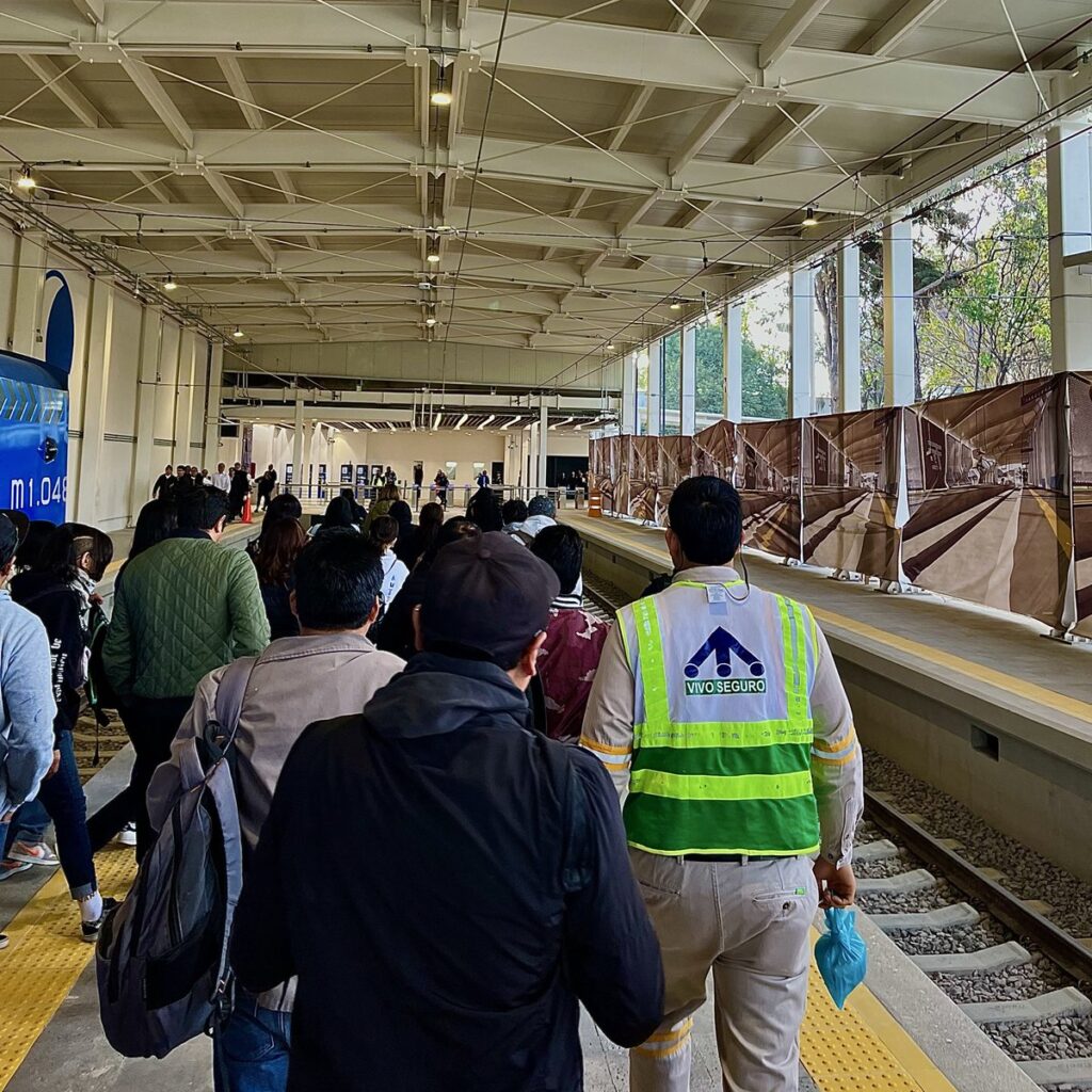 Estación de Tren Ligero Taxqueña
