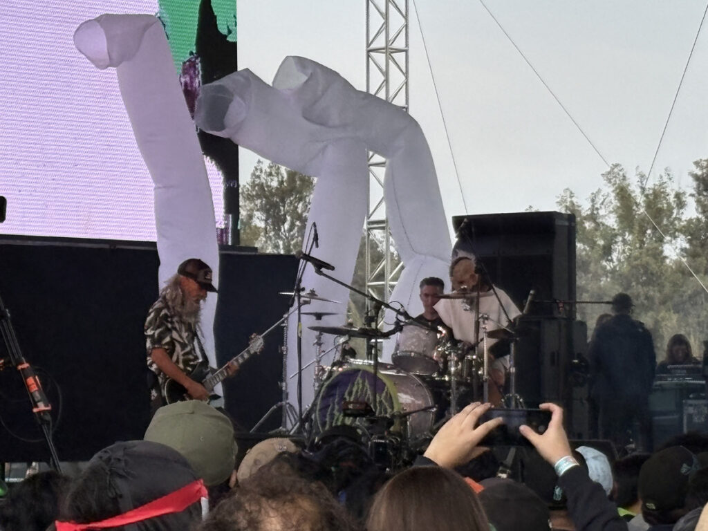 Los viejos vive latino