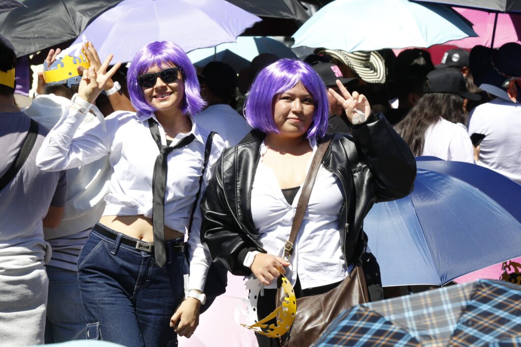 Fans de Shakira se dieron cita en el Zócalo capitalino desde las primeras horas del domingo 1 de marzo. 