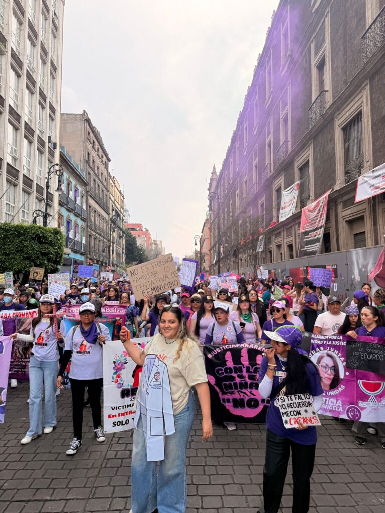 Miles de mujeres transformaron el asfalto en un espacio de exigencia y sororidad.