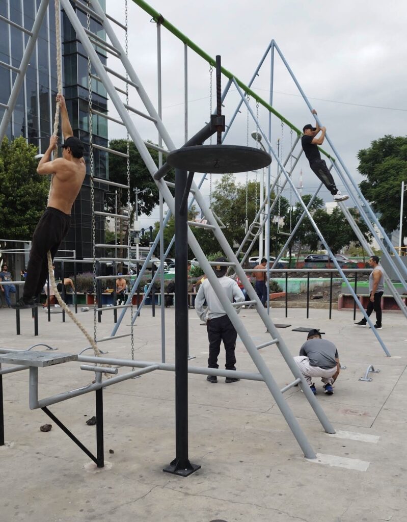 Barras Insurgentes de Av. Chapultepec.