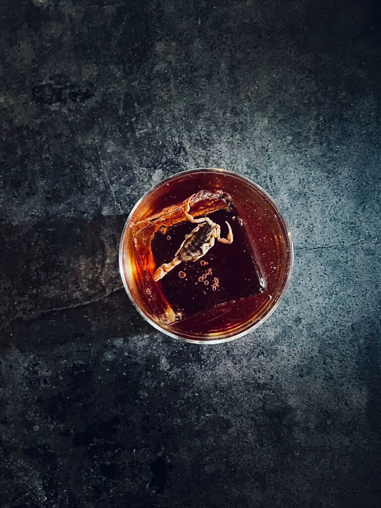 Trago con un alacrán de El Desconocido.