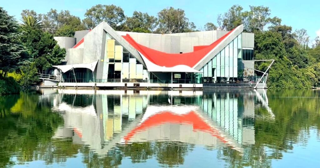Fachada de LagoAlgo en Chapultepec.