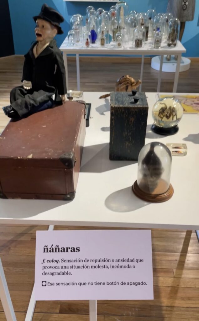 Objetos de la sección Ñañaras de la exposición del Museo del Objeto.