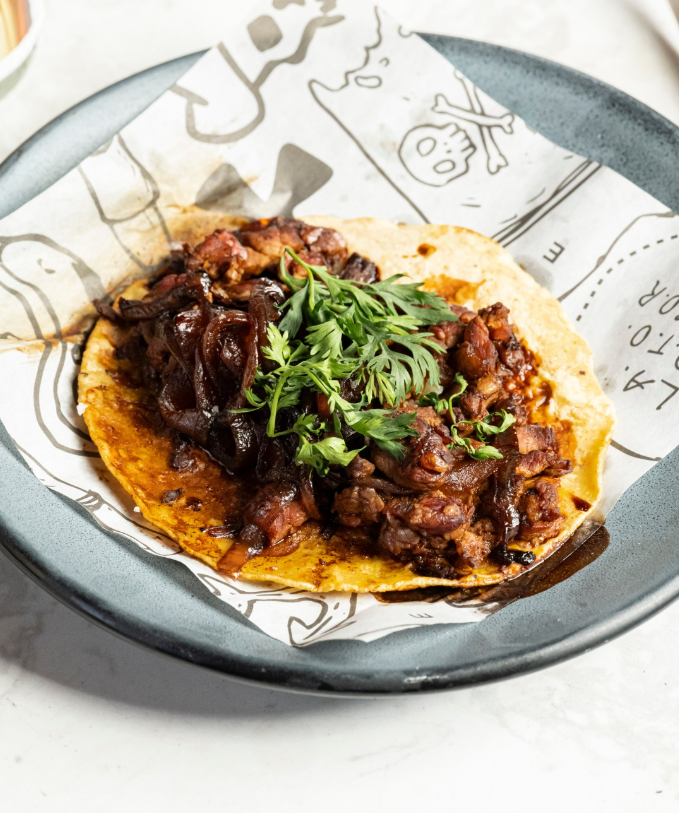 Disfruta de la experiencia todo lo que puedas comer este Día del Taco, que incluye una amplia variedad como el taco Chemita, el de gaonera con tuétano y el tradicional villamelón.