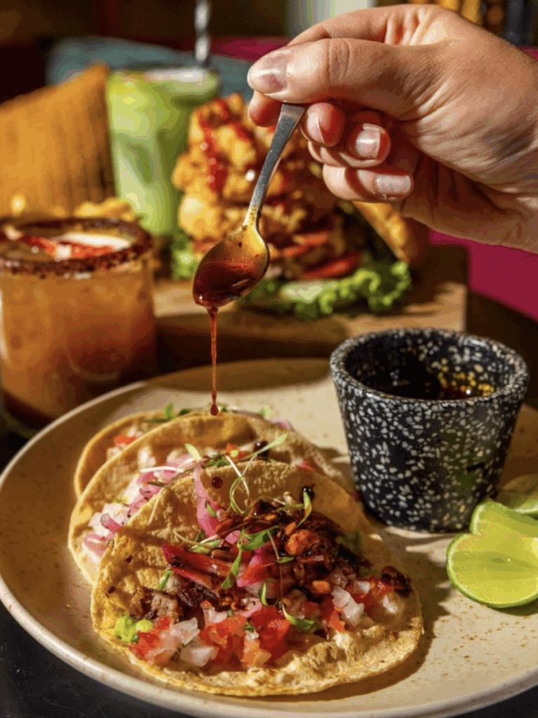 Lounge Fernando, dentro de Hotel San Fernando, presenta una interpretación clásica con sus tacos de rib eye a la parrilla.