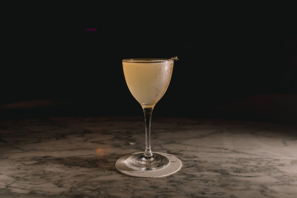 abrazarnos día internacional del vermut