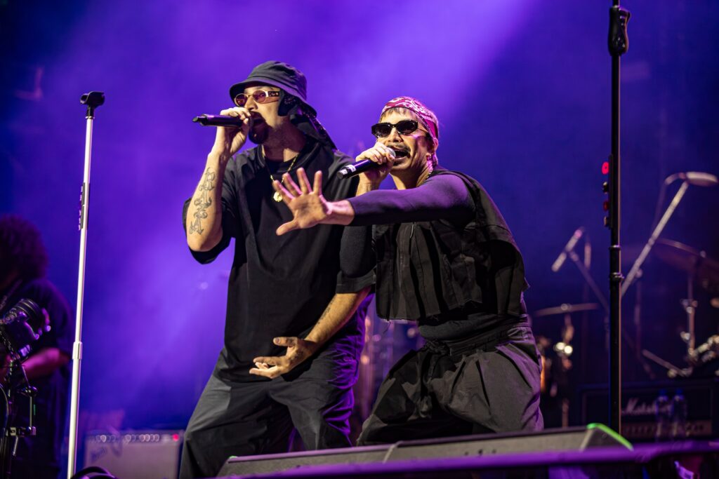 Illya Kuryaki and The Valderramas en su presentación del Vive Latino 2026.