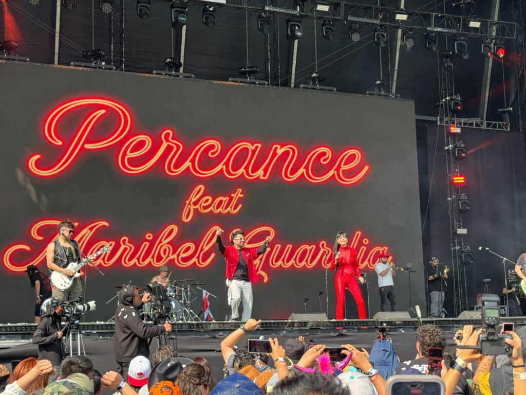 Percance y Maribel Guardia durante su presentación en el Vive Latino 2026.