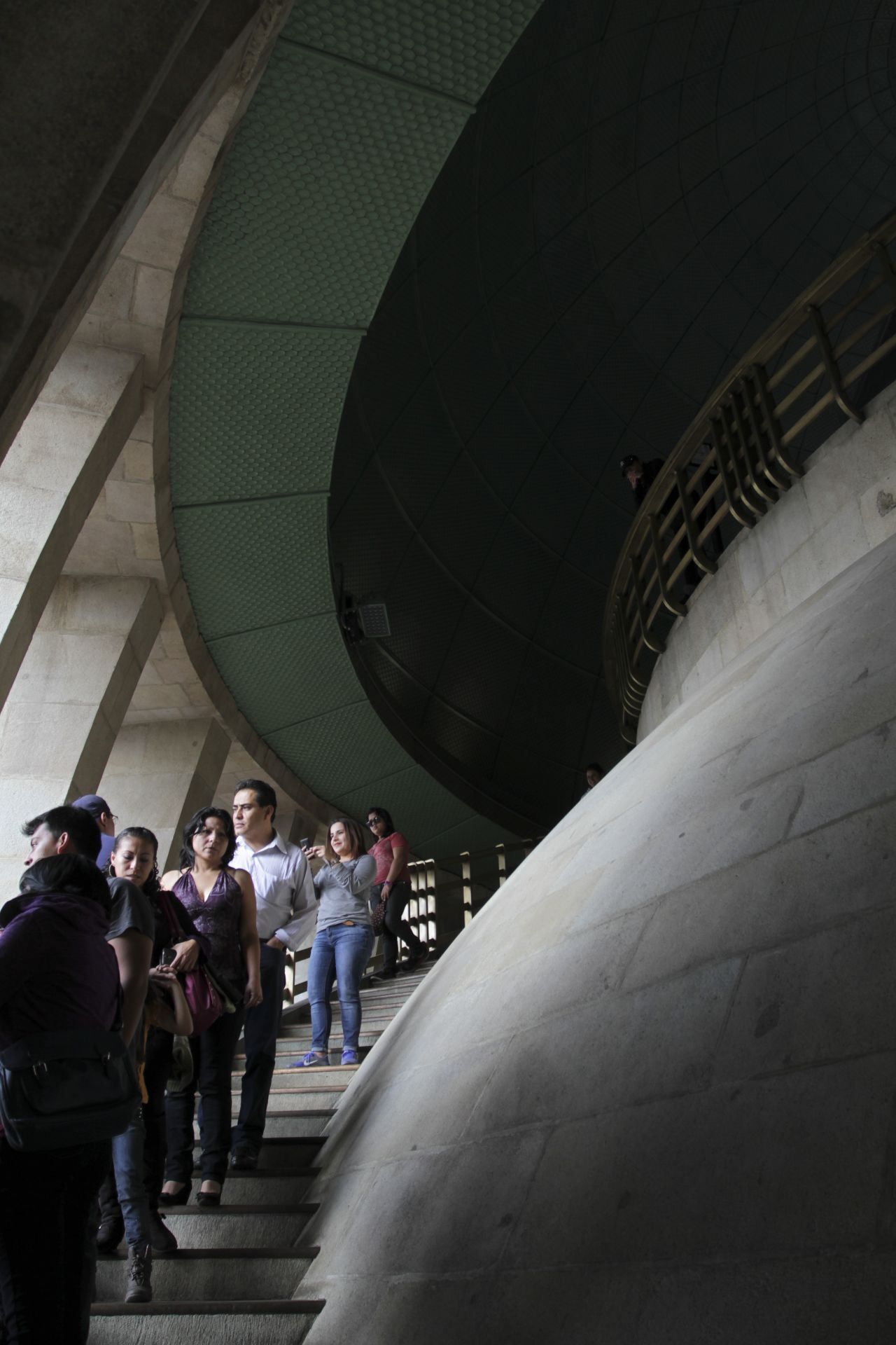 escaleras del mirador del monumento a la revolución