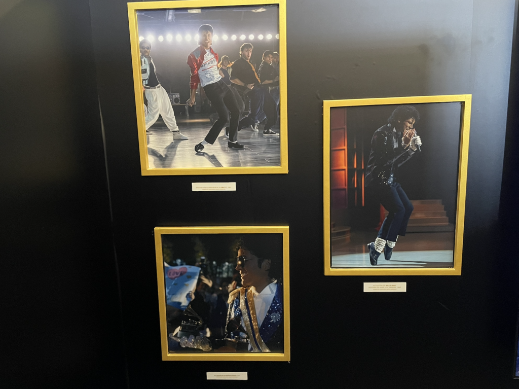 No te pierdas la sala dedicada a los vestuarios que usó Jafaar Jackson.