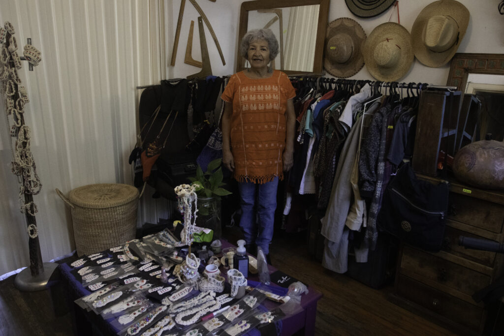 Maricela Jasso López en su Bazar contra la Gentrificación