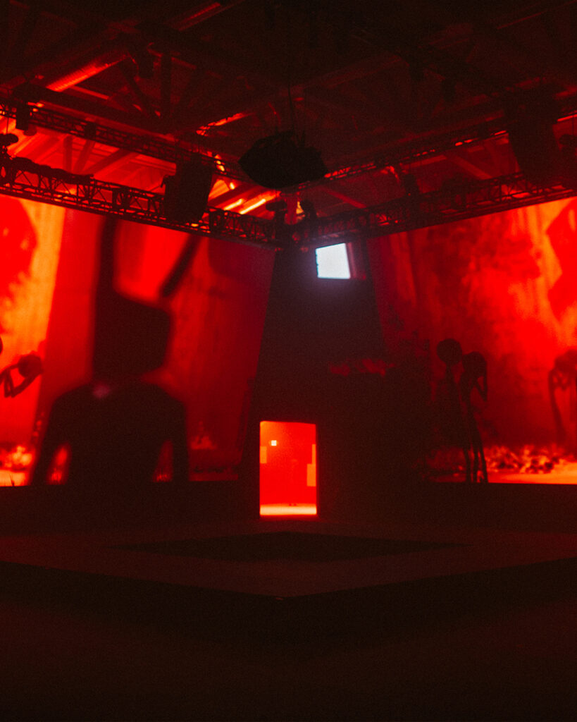 Interior de Kid A Mnesia de Radiohead en Coachella.