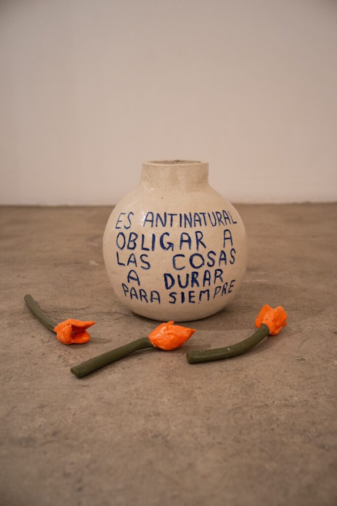 Pieza de cerámica expuesta en Zona Maco 2026.