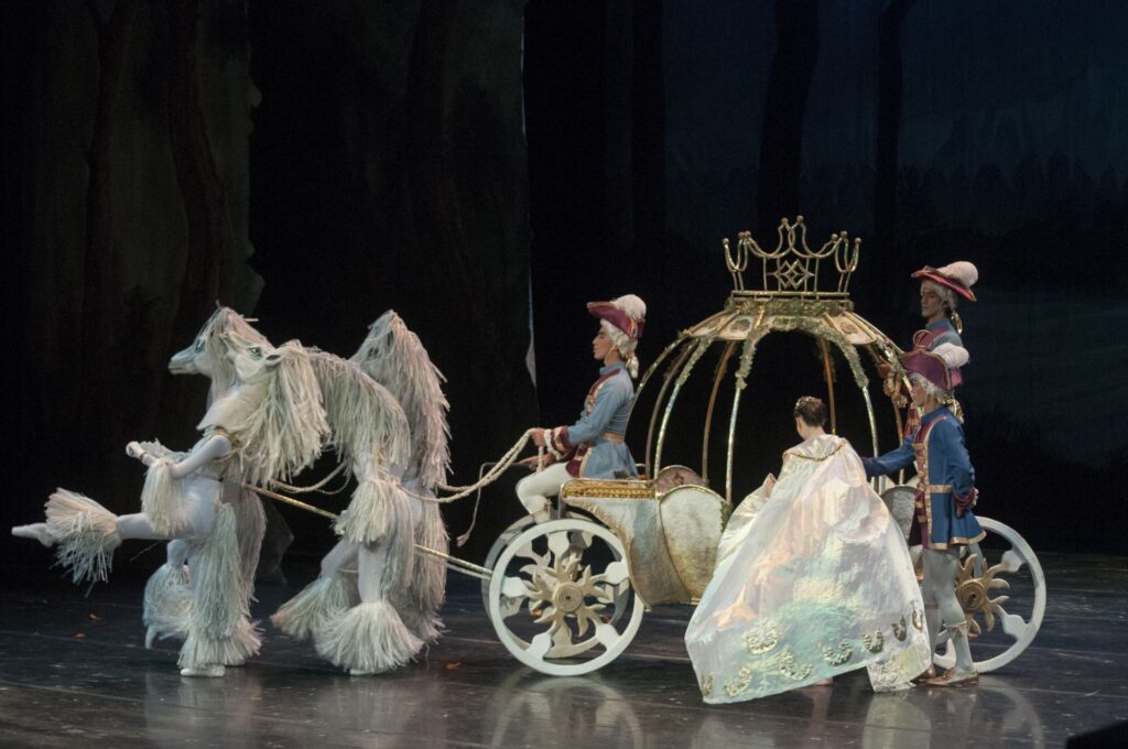 La Compañía Nacional de Danza presentará La Cenicienta en el Palacio de Bellas Artes con más de 70 artistas en escena.