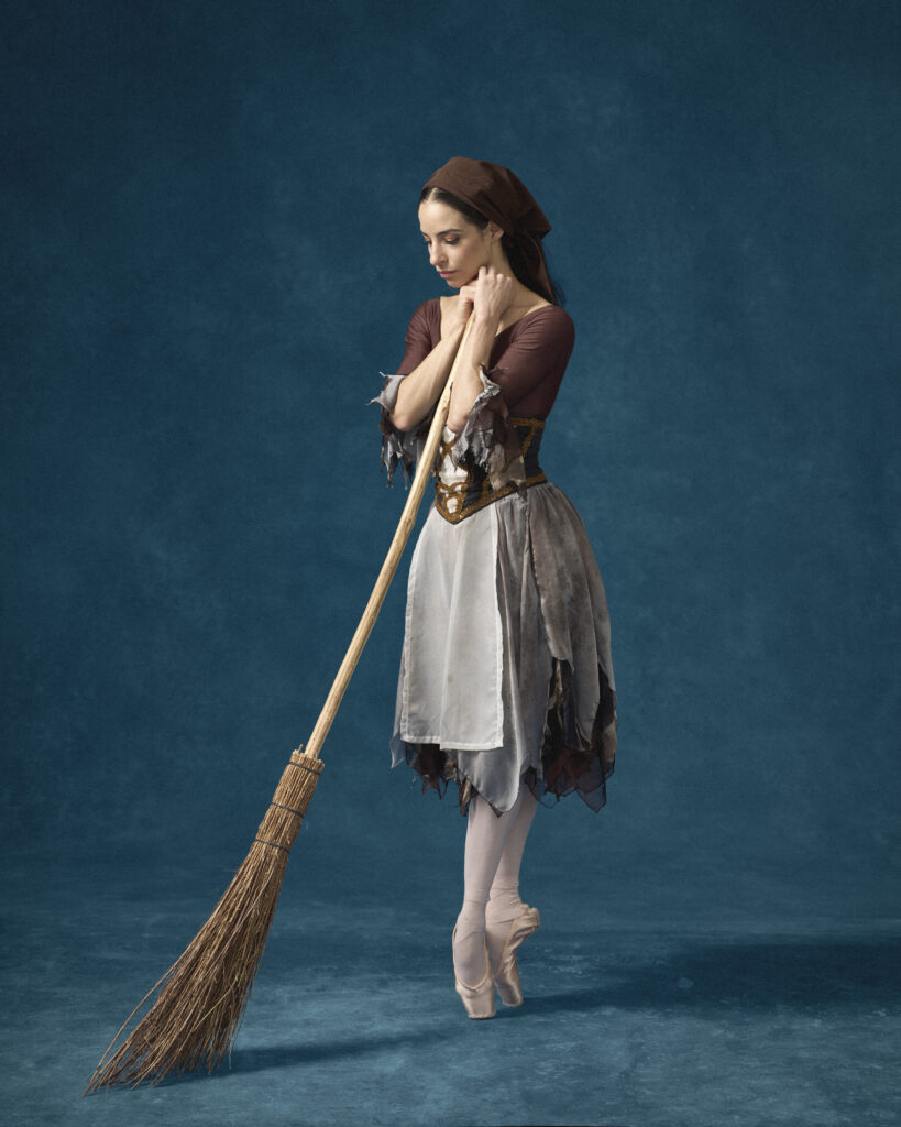 La Orquesta del Teatro de Bellas Artes acompañará en vivo cada una de las seis funciones de este esperado ballet. 