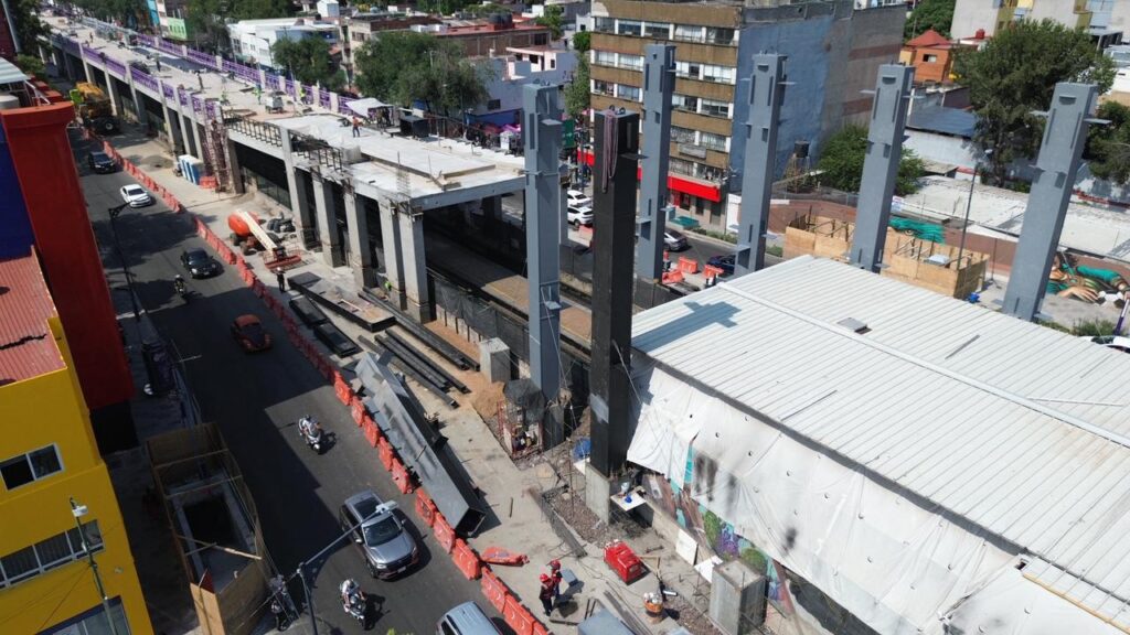Cae viga sobre calzada Tlalpan