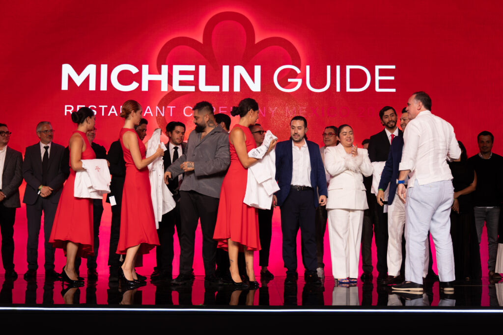 Con un total de 225 establecimientos recomendados y la incorporación de tres nuevos estados, la Guía Michelin México 2026 celebra la diversidad y evolución de la cocina nacional. 