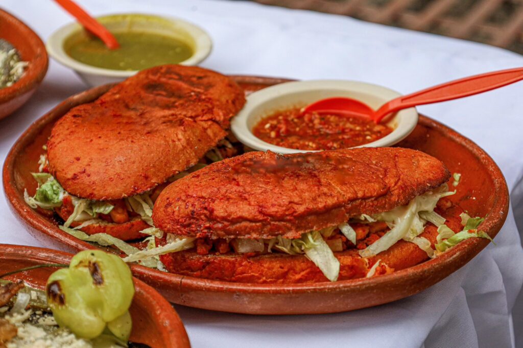 plato con dos pambazos