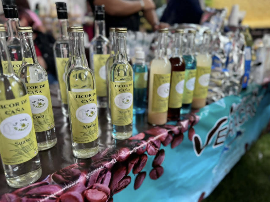 botellas de licor de caña