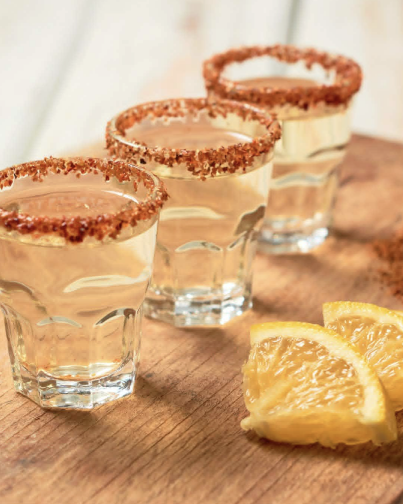 shots de mezcal con naranja