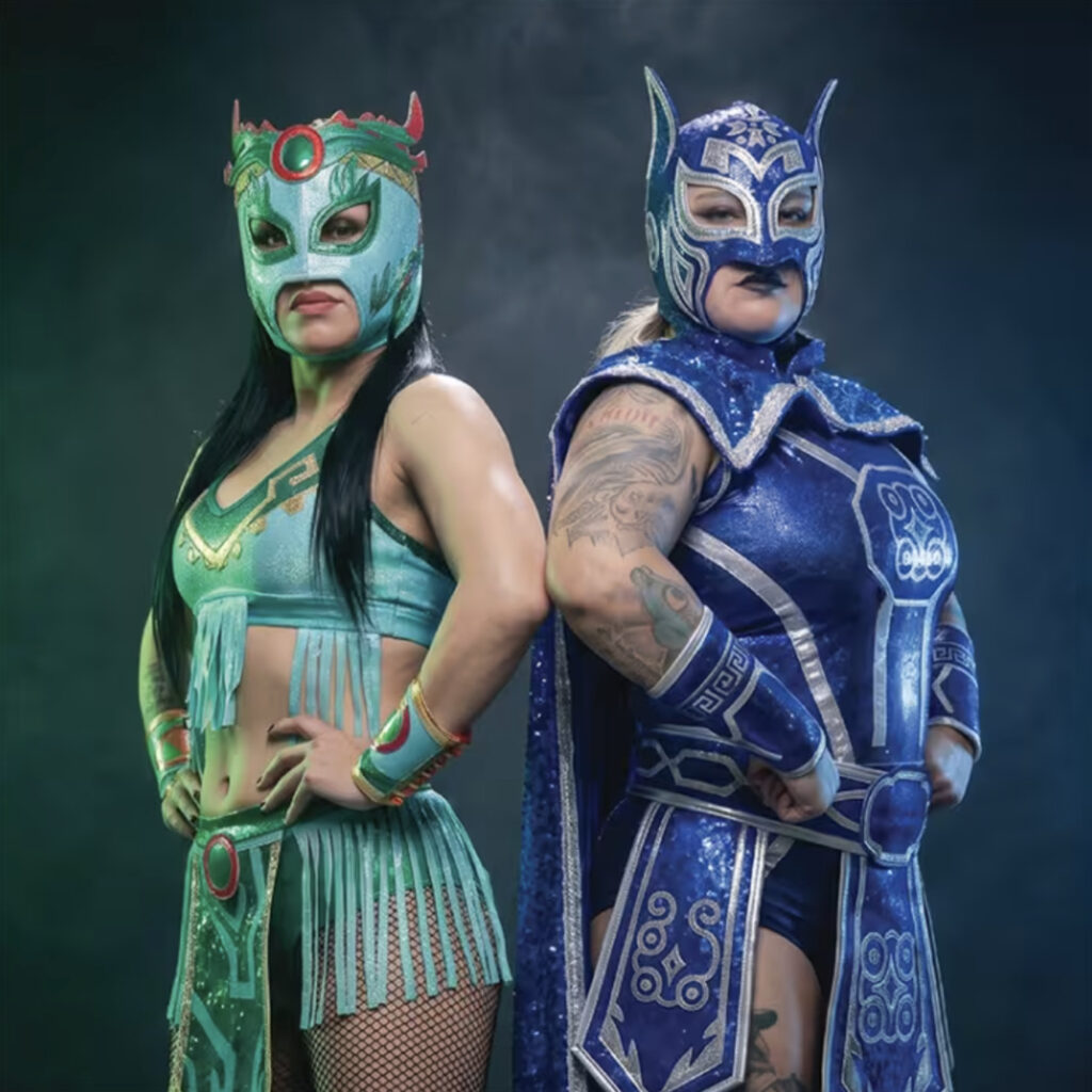 luchadoras interpretando a las diosas Mayahuel y Tzitzimímitl