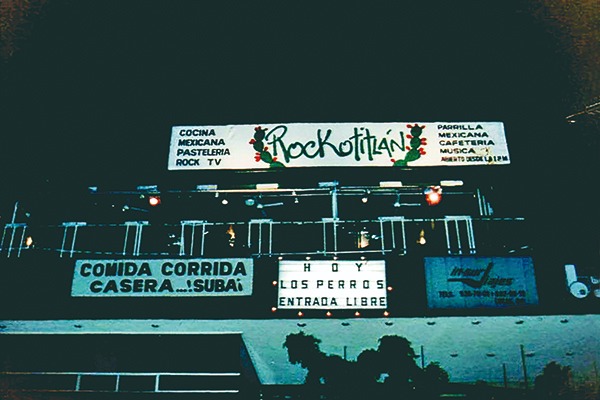 Fachada de la primera locación de Rockotitlán.
