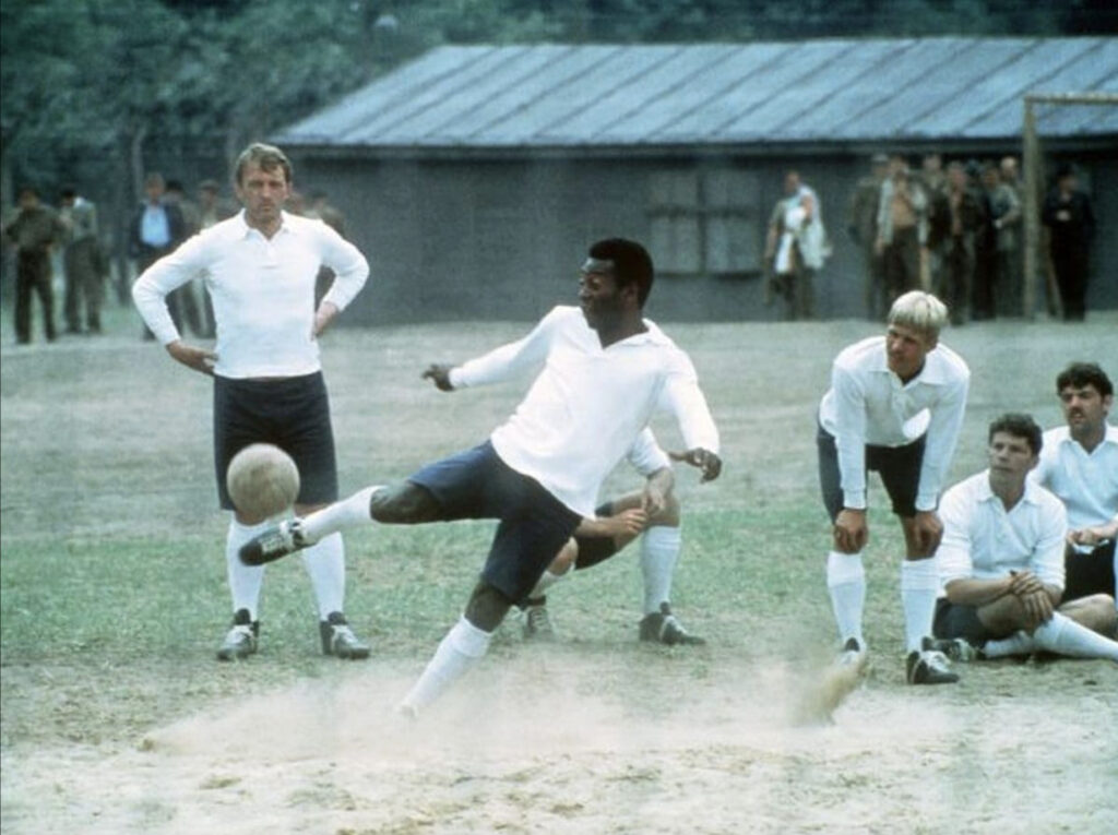 Pelé en una escena de la película Escape a la victoria