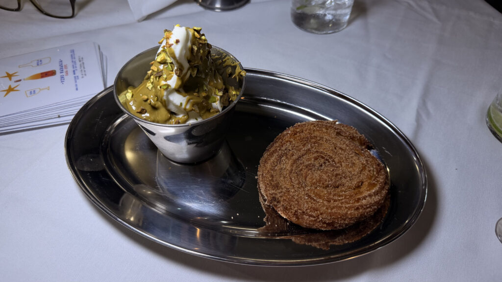 churro con sundae de pistacho