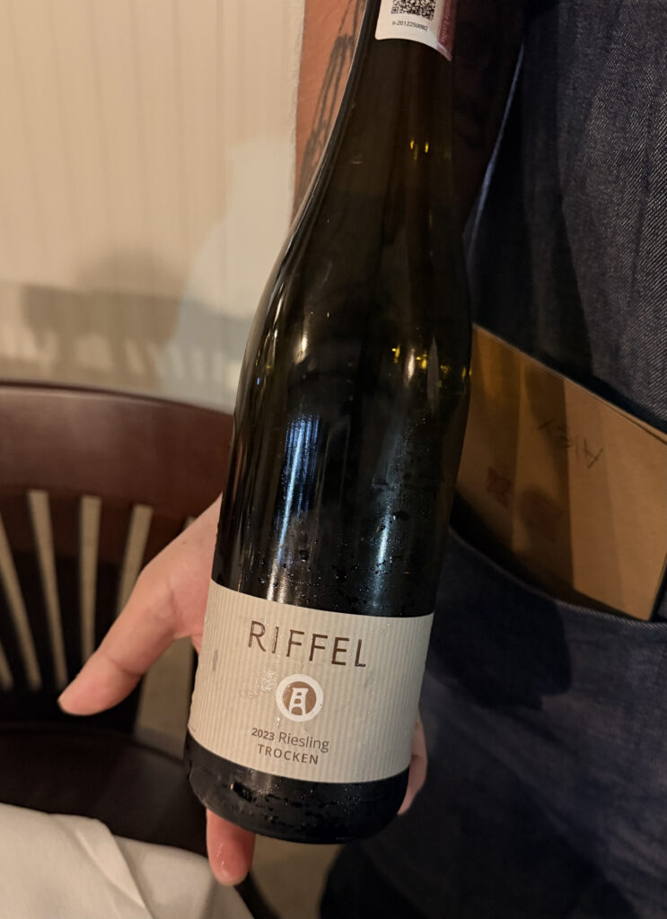 botella de vino blanco