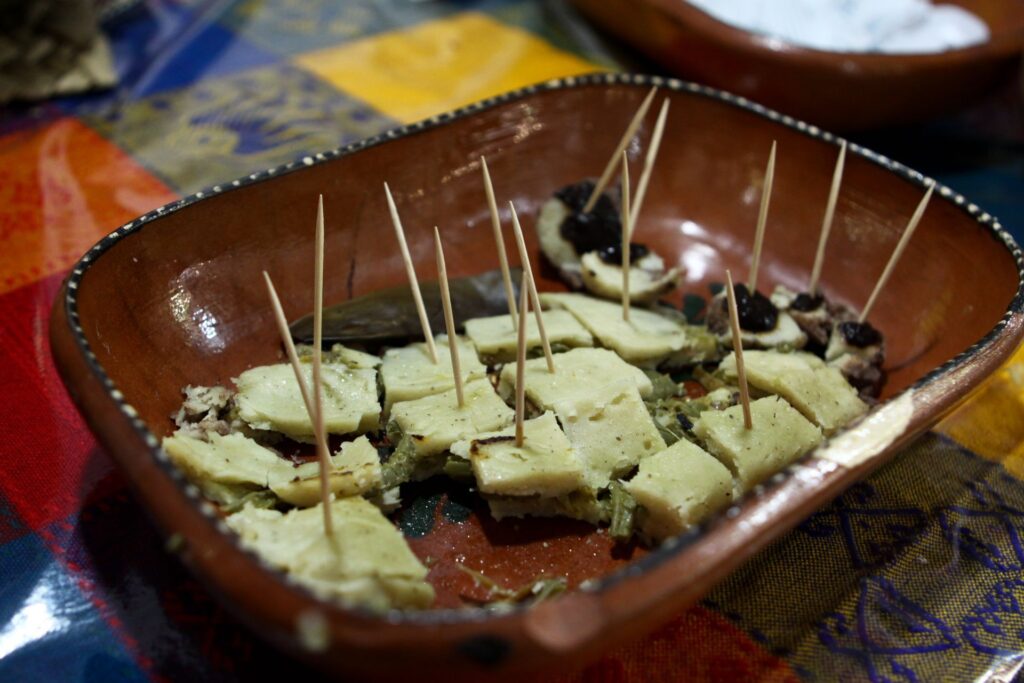 Los asistentes podrán degustar una amplia variedad de quesos y derivados lácteos tradicionales durante el evento.