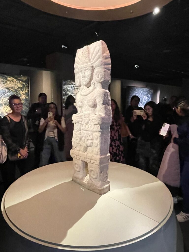 Estatua de Jugadora de juego de pelota