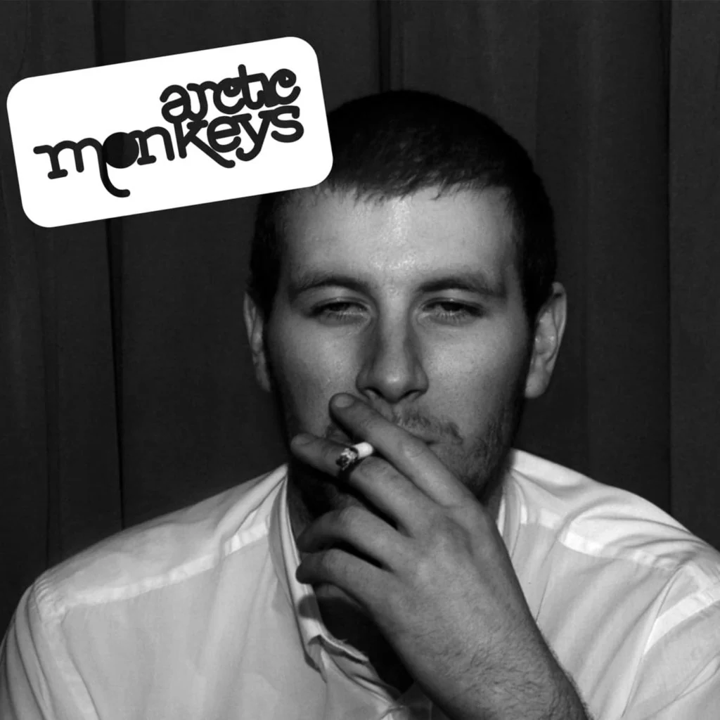 portada del Whatever People Say I Am, That’s What I’m Not de Arctic Monkeys
