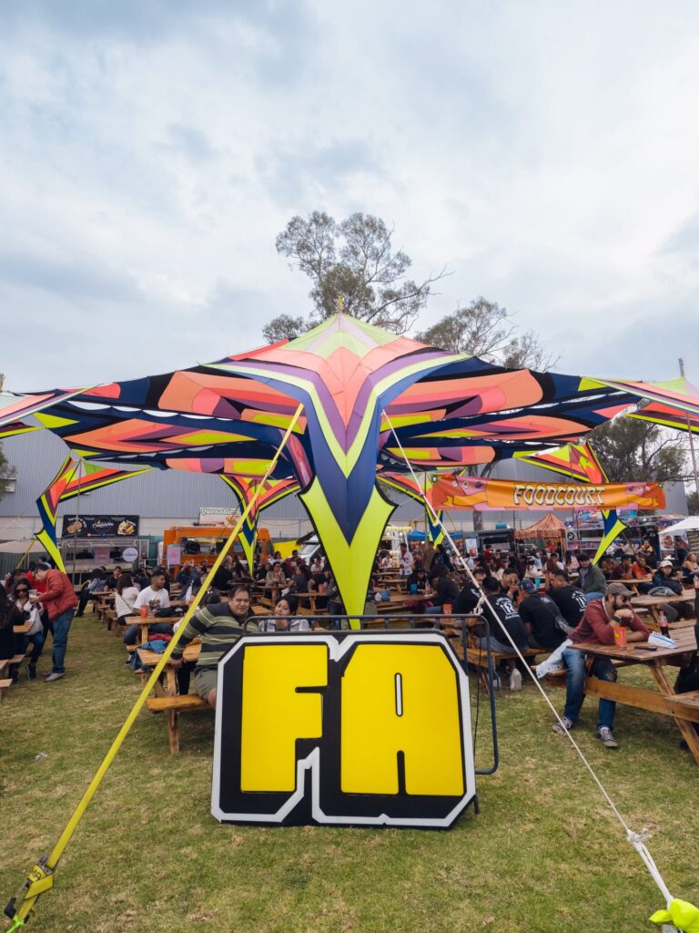 zona de food court en Festival Amigo.