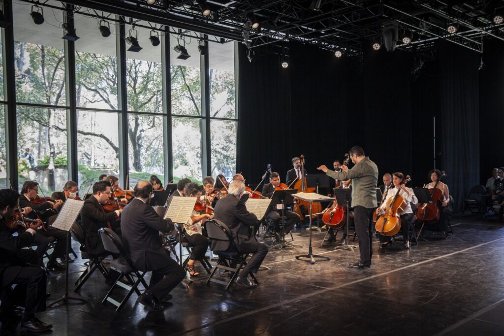 La Orquesta de Cámara de Bellas Artes interpretará piezas tradicionales dentro del Pabellón del Jardín Escénico. 