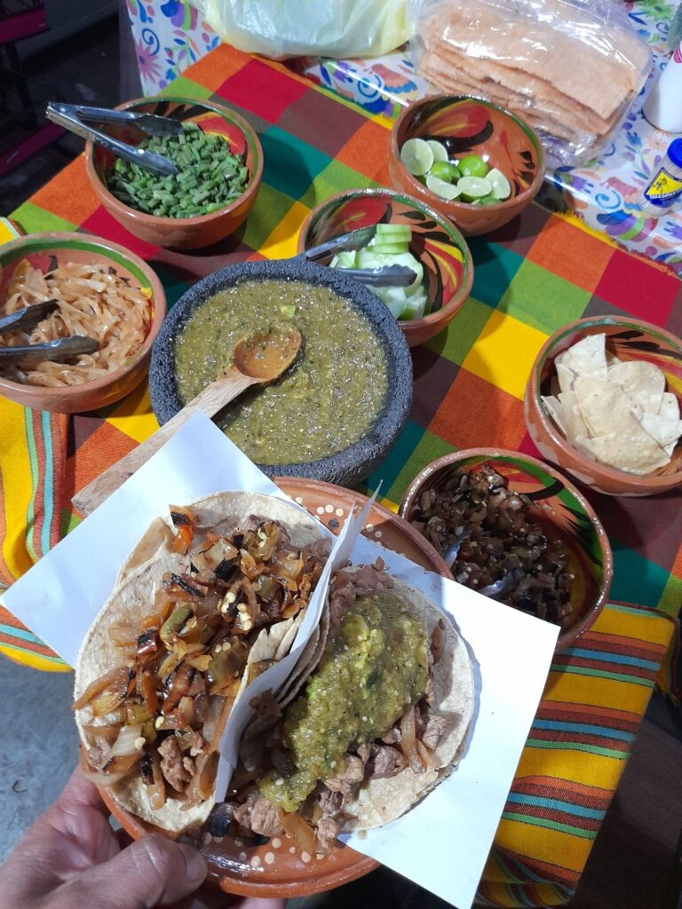 No te preocupes por la comida, habrá deliciosas opciones además del tradicional pozole.