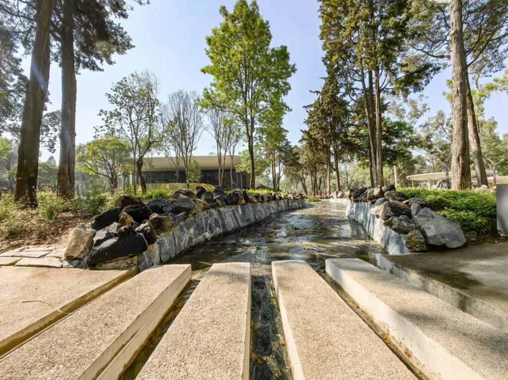 Este rincón verde junto al Auditorio Nacional será la sede del concierto gratuito con música mexicana.