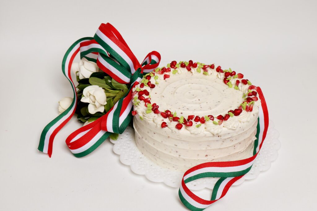 Para los amantes de lo dulce y los platillos mexicanos, un pastel en nogada es la mejor opción.