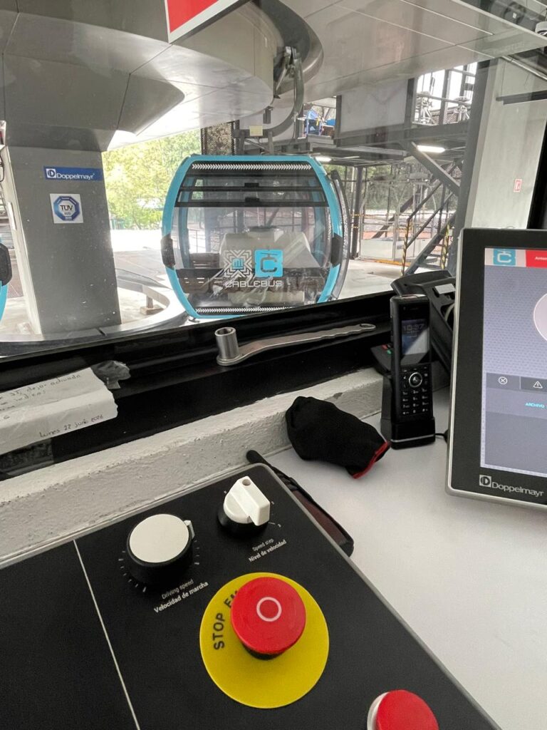 Botón de emergencia del Cablebús